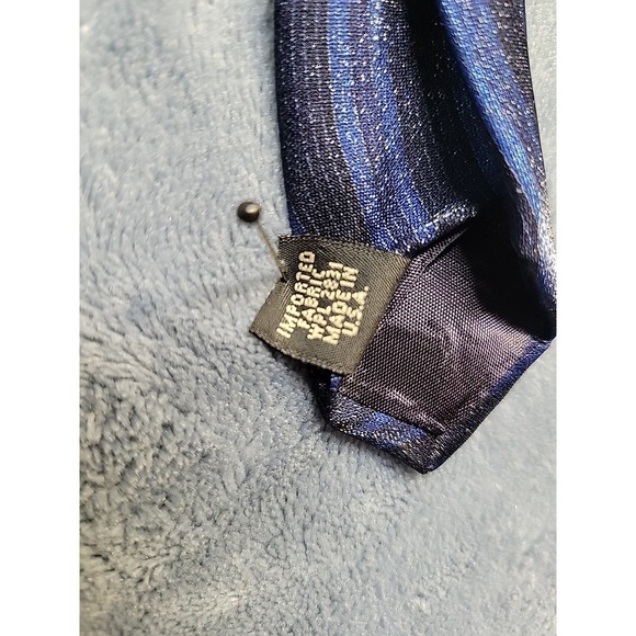 Vintage Louis Feraud Tie – Blue Striped/Wavy Designer Tie Made in Italy/USA - Picture 3 of 6